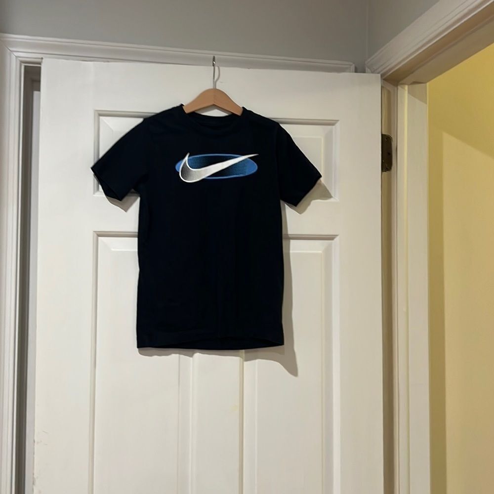 Nike short sleeve tee
